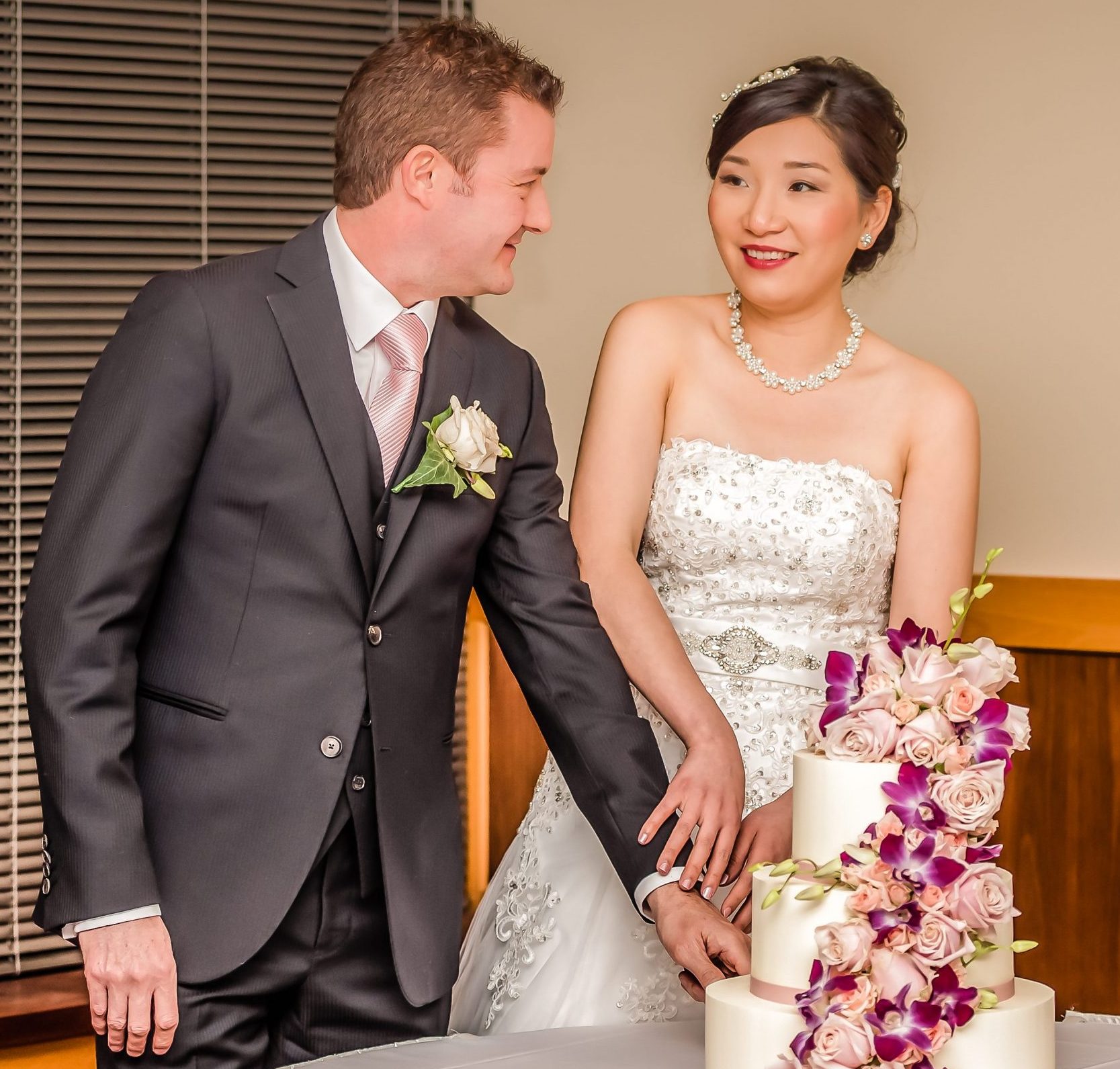 Wedding cake cutting